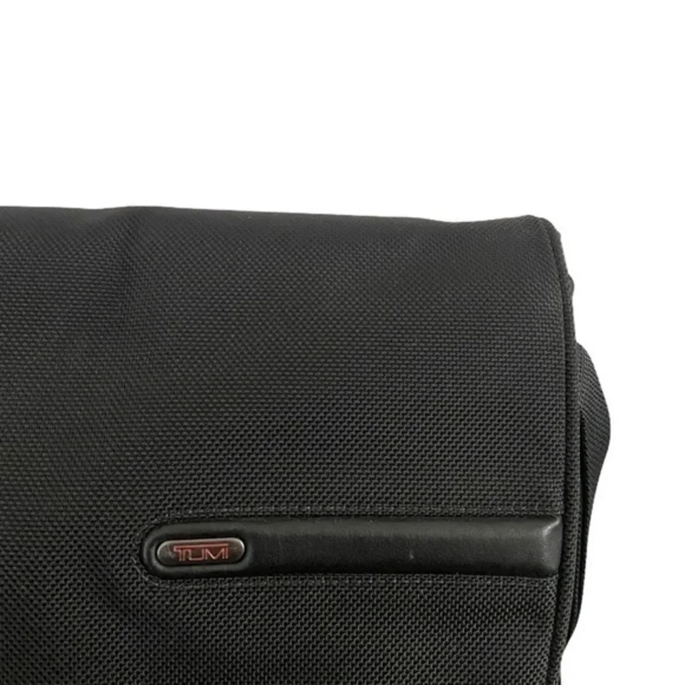 Tumi Alpha Black Messenger Laptop Work Travel Bag‎